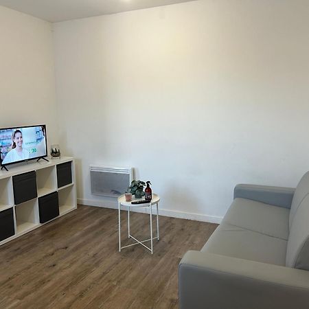 Superbe Studio Meuble Avec Parking Maubeuge Bagian luar foto