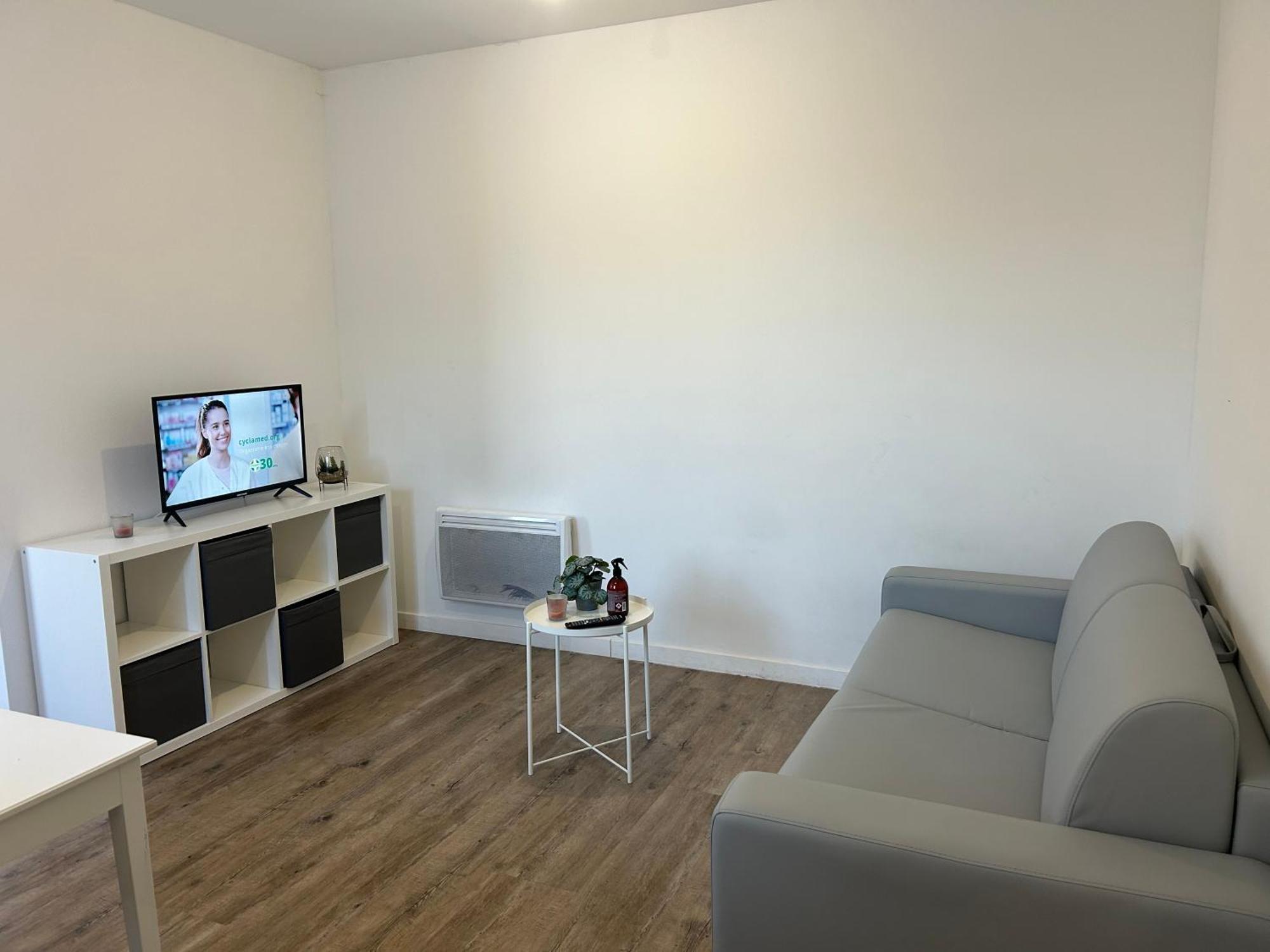 Superbe Studio Meuble Avec Parking Maubeuge Bagian luar foto
