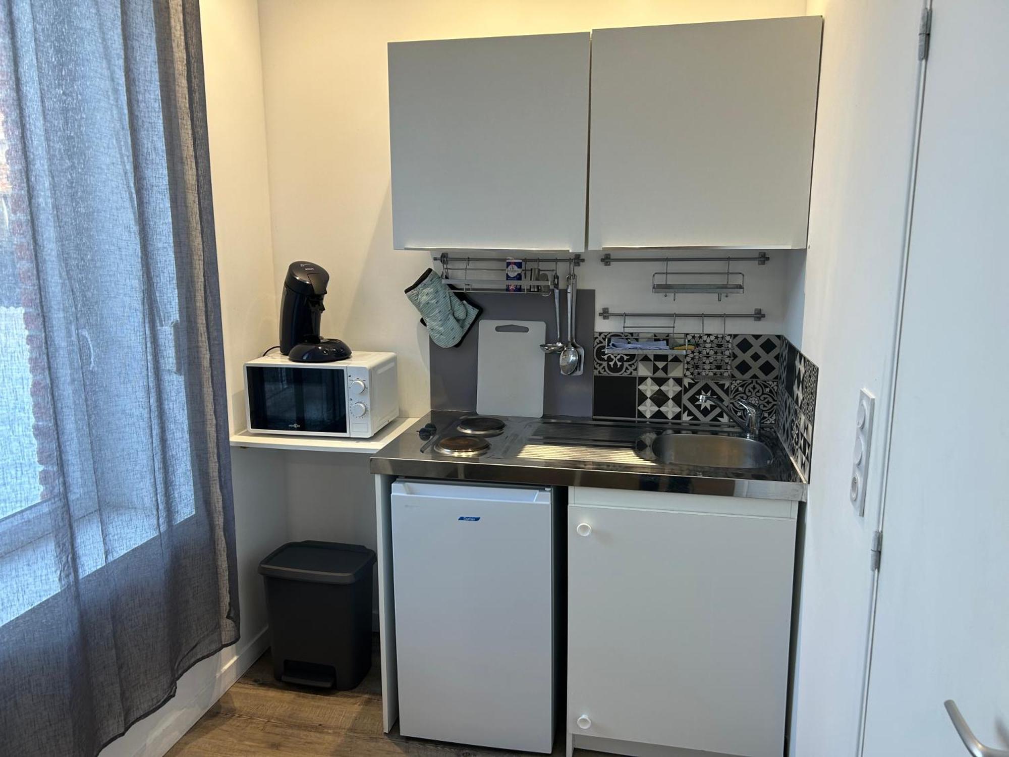 Superbe Studio Meuble Avec Parking Maubeuge Bagian luar foto