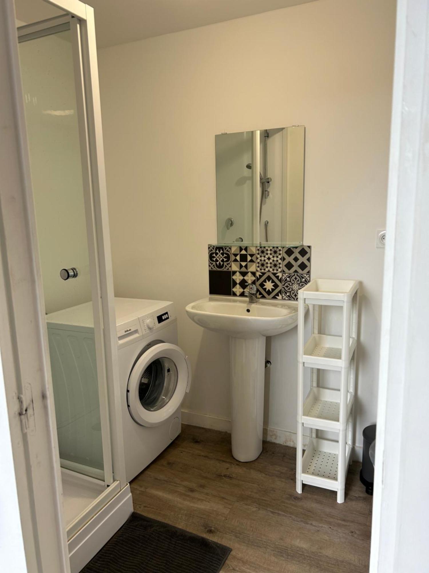 Superbe Studio Meuble Avec Parking Maubeuge Bagian luar foto